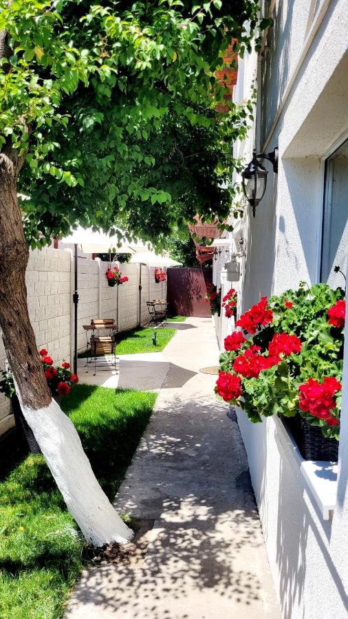 Rose Garden House * Bucarest