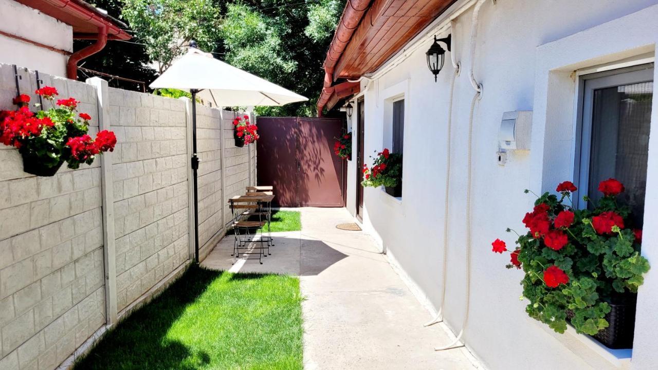 Rose Garden House *